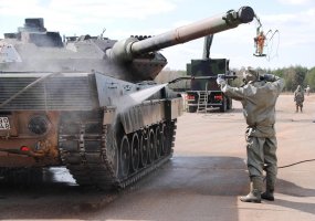 Juozo Vitkaus inžinerijos bataliono ABC būrio kariai atliko tanko „Leopard 2“ švarinimą - 1