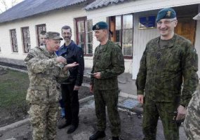 Didžiojo Lietuvos etmono Jonušo Radvilos mokomojo pulko instruktoriai dalijosi patirtimi su... - 1