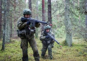 Lietuvos kariai treniruojasi kartu su Valstybės sienos apsaugos tarnybos pareigūnais pratybose... - 4