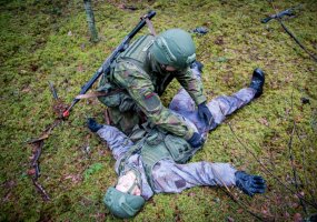 Lietuvos kariai treniruojasi kartu su Valstybės sienos apsaugos tarnybos pareigūnais pratybose... - 5