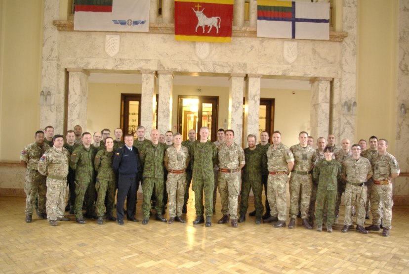  Oro pajėgų kariai sėkmingai tobulina gebėjimą planuoti bei vykdyti oro erdvės kontrolės ir...