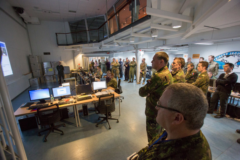 Lietuvos kariuomenės Specialiųjų operacijų pajėgų kariai vertinamosiose pratybose vadovavo...