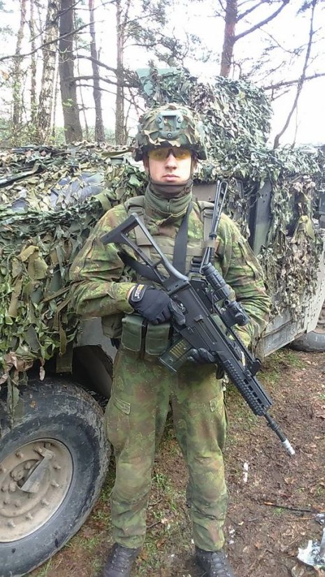 Algirdo bataliono žvalgai pratybų metu sulaikė galimai gaisrą sukėlusį asmenį