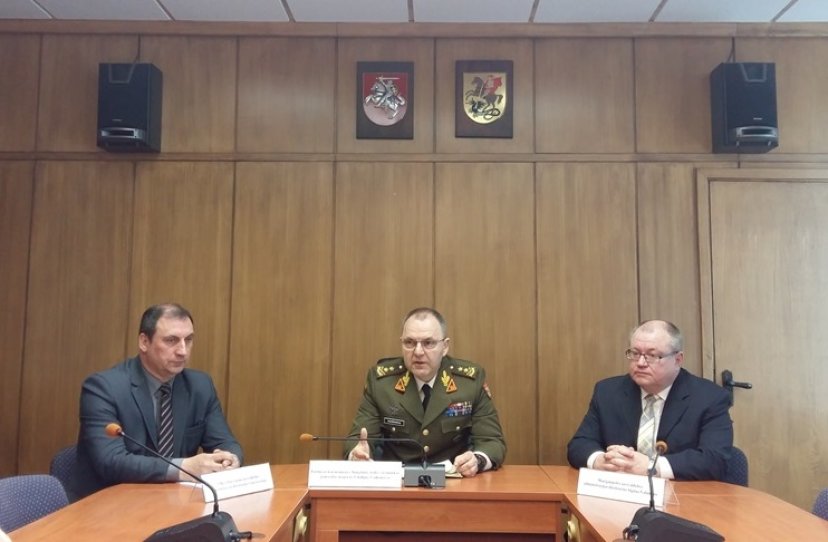 Lietuvos kariai pradeda treniruotis atremti hibridines grėsmes pratybose „Žaibo kirtis 2017