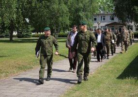 Vytenio bendrosios paramos logistikos batalione su vizitu lankėsi užsienio gynybos atašė  - 2