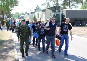 Kariuomenės poligone tris savaites treniruosis tarnybą baigę kariai - 1