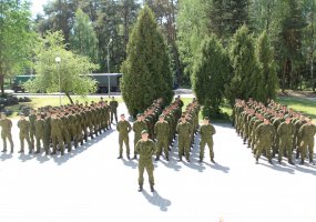Kariuomenės poligone tris savaites treniruosis tarnybą baigę kariai - 5