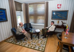 Jungtinės Karalystės kariuomenės vadas Vilniuje: „mano šalis tvirtai laikosi įsipareigojimų NATO... - 2
