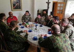 „Geležinis vilkas 2017“. Karinių operacijų fone - šilti civilių ir karių ryšiai - 1