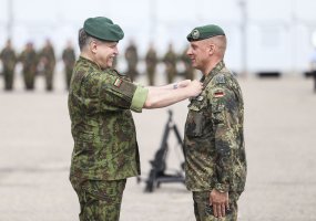 Tarnybą Lietuvoje baigęs NATO kovinės grupės vadas plk. ltn. Ch. Huber:  - 1