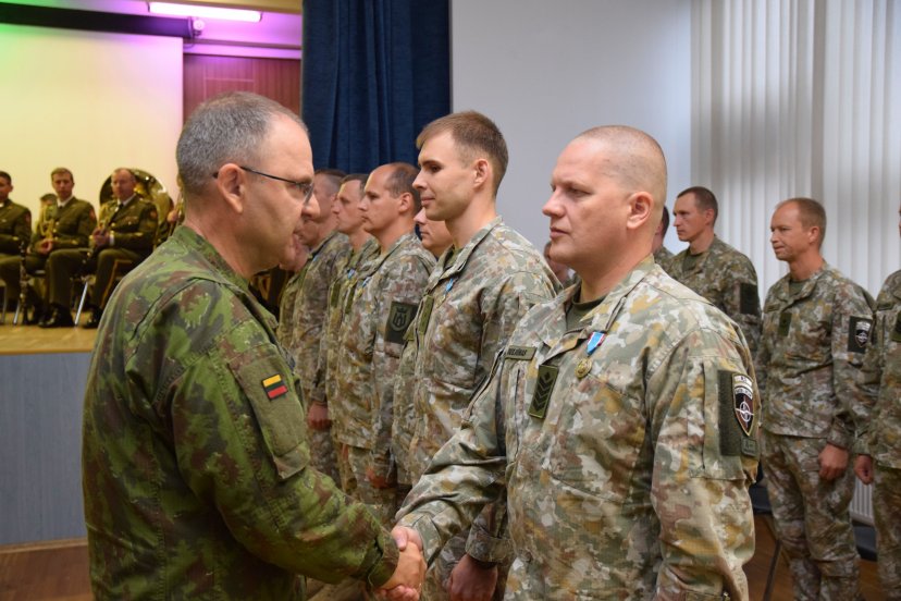 Jungtiniame štabe sutikti iš tarptautinės operacijos Afganistane sugrįžę kariai