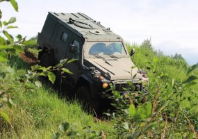 Gaižiūnų poligone Lietuvos ir sąjungininkams buvo pristatytos šarvuoto visureigio „LAPV - 2