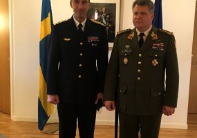 Lietuvos kariuomenės vadas gen. ltn. J. V. Žukas po vizito Švedijoje: „grėsmes saugumui suvokiame... - 1