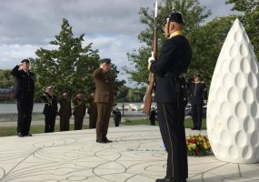 Lietuvos kariuomenės vadas gen. ltn. J. V. Žukas po vizito Švedijoje: „grėsmes saugumui suvokiame... - 2