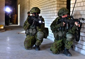 Lietuvos kariuomenės inžinieriai kartu su NATO sąjungininkais treniruojasi veikti mūšio mieste... - 4
