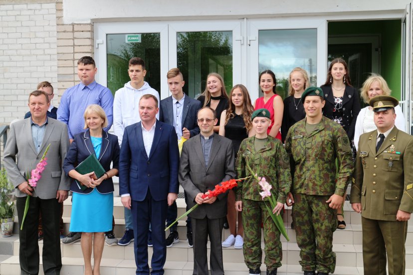 Mokslo ir žinių dieną moksleivius ir kariškius suvienijo Juozo Vitkaus-Kazimieraičio vardas
