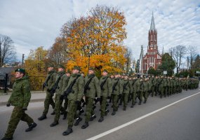 Kęstučio batalione beveik 500 nuolatinės privalomosios pradinės karo tarnybos karių prisiekė... - 1