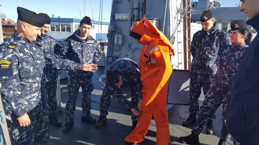 Karinėse jūrų pajėgose baigėsi Baziniai jūreivių mokymai