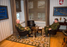 Po vizito Lietuvoje Norvegijos kariuomenės vadas liko patenkintas jo karių tarnybos sąlygomis ir... - 1