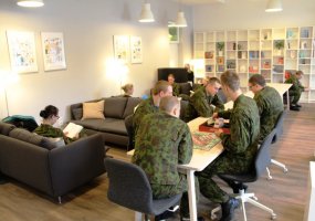 Kęstučio batalione duris atvėrė moderni biblioteka ir poilsio erdvė - 2