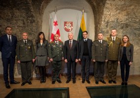 Su oficialiu vizitu Lietuvoje lankėsi Gruzijos kariuomenės vadas generolas majoras Vladimeras... - 3