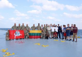 Autonominės laivo apsaugos grupės kariai apdovanoti medaliais - 1