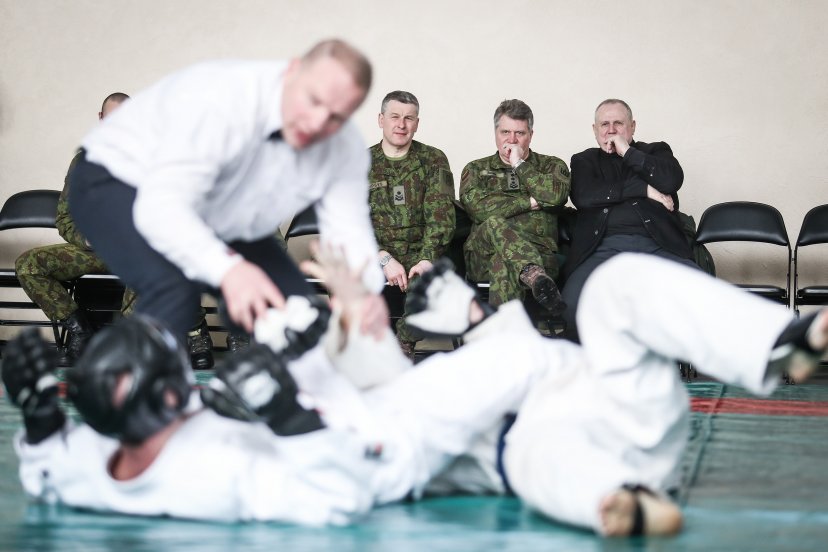 Kovinės savigynos kovų aistros vėl verda ant Lietuvos kariuomenės tatamio