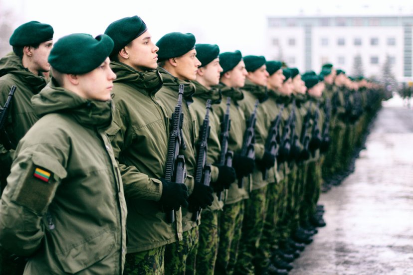 Lietuvos kariuomenės daliniuose tarnybą pradeda pirmieji 2018 m. šauktiniai 