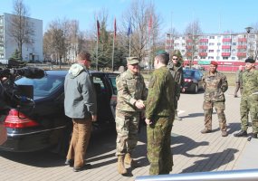 Lietuvoje dislokuotoje NATO priešakinių pajėgų kovinėje grupėje lankėsi Vyriausiasis sąjungininkų... - 4