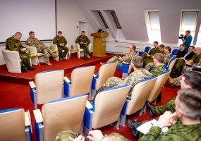Kariuomenės vadas gen. ltn. Jonas Vytautas Žukas vizito Baltijos gynybos koledže metu dalyvavo... - 3