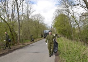 Kariai prisidėjo prie akcijos „Darom 2018“ ir tvarkė aplinką Nemenčinėje bei Pabradėjė - 3