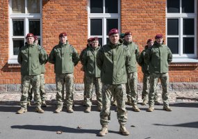 Soldiers serving in Lithuania's training mission in Ukraine rotate - 1