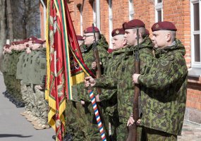 Soldiers serving in Lithuania's training mission in Ukraine rotate - 3