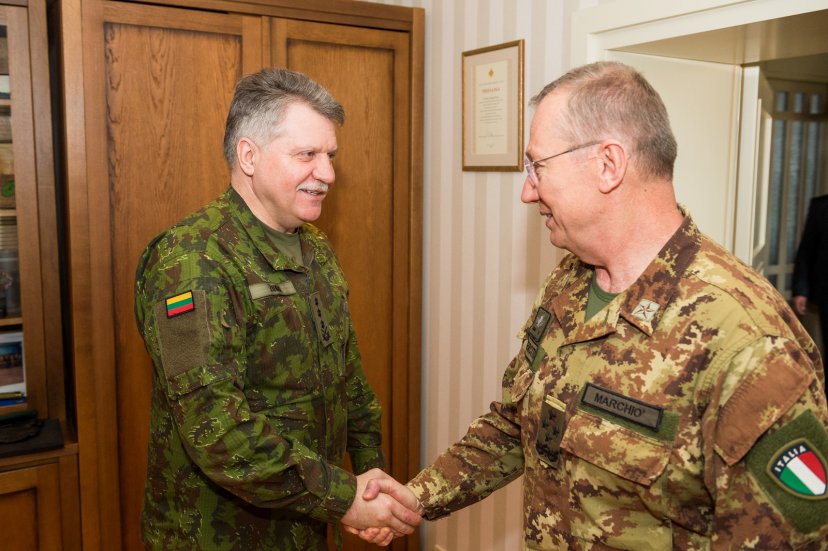 Lietuvoje lankosi NATO Jungtinių pajėgų vadavietės Brunsume vadas gen. R. Marchio
