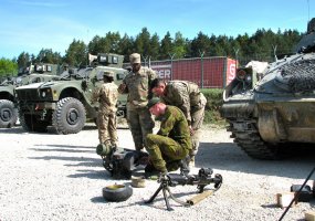 Inžinerijos bataliono kariai sąjungininkams pristatė savo naudojamą įrangą - 4