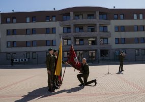 Lietuvai prisiekė septyniasdešimt vienas Lietuvos didžiojo kunigaikščio Gedimino štabo bataliono... - 1
