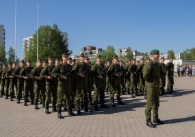 Lietuvai prisiekė septyniasdešimt vienas Lietuvos didžiojo kunigaikščio Gedimino štabo bataliono... - 2