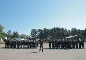 Bazinį kario savanorio įgūdžių kursą baigė Lietuvos policijos mokyklos kursantai  - 1