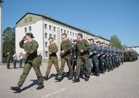 Bazinį kario savanorio įgūdžių kursą baigė Lietuvos policijos mokyklos kursantai  - 4