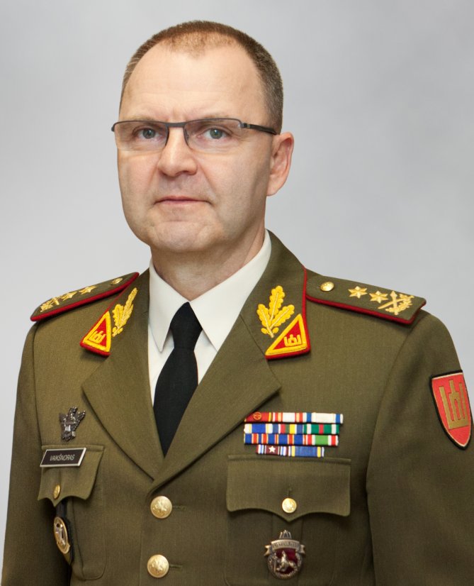  Chief of Defence Staff on a visit at the Allied Joint Force Command 