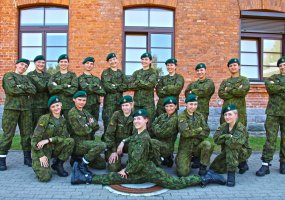  Inžinerijos batalione nėra merginų, yra tik karių ilgais plaukais - 1