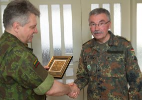 Darbiniu vizitu Lietuvoje lankosi NATO daugianacionalinio šiaurės rytų korpuso vadas - 3