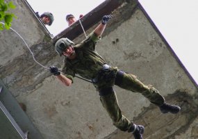 Karo inžinieriai tobulina kopimo – nusileidimo įgūdžius: „aukščio baimė mums – svetima“ - 2