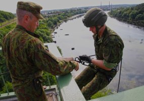 Karo inžinieriai tobulina kopimo – nusileidimo įgūdžius: „aukščio baimė mums – svetima“ - 5