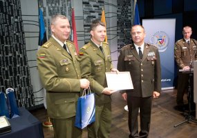 Šiemet Baltijos gynybos koledžą baigė 23 Lietuvos karininkai  - 3