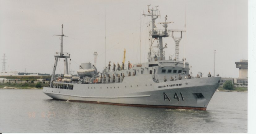Karinės jūrų pajėgos minės istorinį laivo ,,Vėtra“ žygį per Atlanto vandenyną 1998-aisiais:...