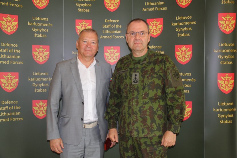 Lietuvos kariuomenės Gynybos štabe lankėsi Alytaus miesto meras Vytautas Grigaravičius