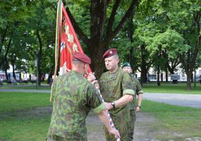 Krašto apsaugos savanorių pajėgų Dariaus ir Girėno apygardos 2-osios rinktinės kovinė vėliava... - 3