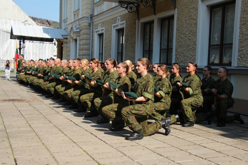Lietuvos kariuomenės rezervo karininkų gretas papildė 91 leitenantas