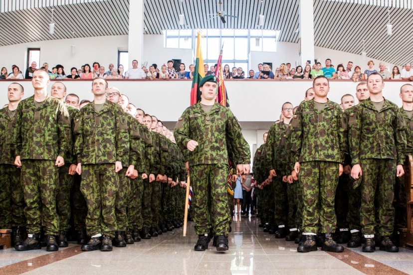 Lietuvos Respublikai prisiekė Kęstučio bataliono kariai